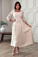 فستان ميدي بأكمام جوبير مزين بالكريستال لون بيج