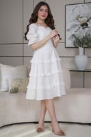 فستان قصير كلوش بطبقات لون ابيض