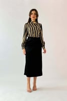 بلوزة مخططه بياقة دائرية