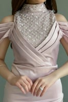 فستان سهره ماكسي بياقه مطرزه لون بنك