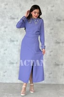 فستان ميدي بياقة وأساور مطوية مزينة بكريستالات