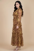 طقم تنورة وبلوزة بزم باكمام بف