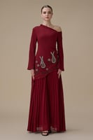 فستان طويل برغندي بكتف واحد