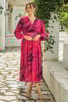 فستان ميدي بكسرات وحزام مزين بريش