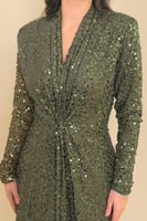 فستان طويل زيتي مطرز بالترتر