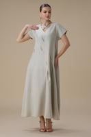 جلابية طويلة بيج بياقة v متقاطعة