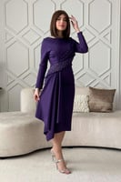 فستان ميدي درابيه مزين بالفصوص لون بنفسجي