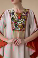 جلابية طويلة بيج بتطريز انيق ملون