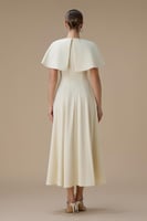 فستان سكري طويل بتفاصيل ورود بارزة