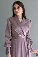 فستان بتصميم لف بحزام عالخصر لون بنك