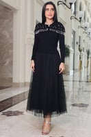 فستان ميدي مزين باللؤلؤ لون اسود