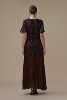 فستان دانتيل بني بتنورة بليسيه أنيقة