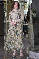 بلوزة وتنورة بليسية بطبعة أزهار