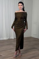 فستان ذهبي لامع أوف شولدر بفصوص وأكمام طويلة