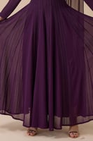 فستان طويل بنفسجي بوشاح كتف