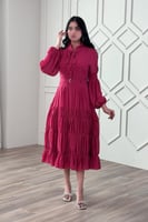 فستان ميدي بطبقات مزمومه بحزام عالخصر لون فوشي