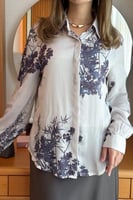 قميص بطبعة اشجار لون موف