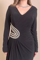 فستان طويل أسود بدرابيه أنيق