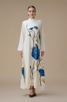 جلابية طويلة بتطريز زهور زرقاء وياقة عالية