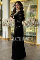 فستان مخملي بأكمام جوبير مزين بالكريستال لون اسود