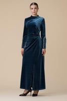 فستان أزرق طويل مخمل بأكمام طويلة