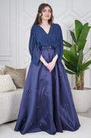 فستان طويل درابيه مزين بالؤلؤ لون كحلي