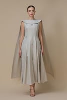 فستان ماكسي أنيق بيج مع وشاح جانبي