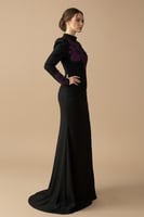 فستان طويل موف بتطريز زهور