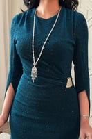 فستان ماكسي ضيق مزموم ببروش لون تركواز