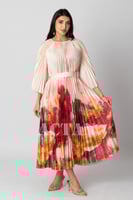 فستان ميدي بليسيه بطبعة أزهار