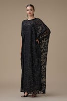 جلابية سوداء واسعة بتفاصيل لامعة