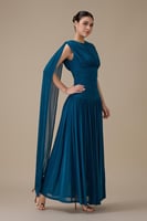 فستان طويل تركواز أنيق بوشاح جانبي