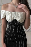 فستان سهرة ضيق بأكتاف مكشوفة مزين بالفصوص