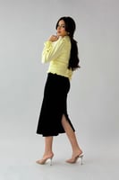 تنوره ساتان غير متماثلة الطول لون اسود