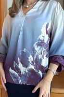 بلوزة ساتان امبريه لون ازرق