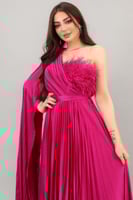 فستان بلاسيه بكتف واحد وكم كايب لون فوشي