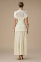 فستان اصفر طويل بتصميم درابيه