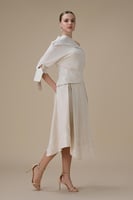 طقم ميدي بتصميم كتف واحد وتفاصيل ترتر أنيقة