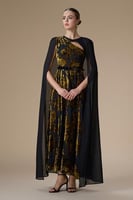 فستان اصفر طويل بأكمام كاب