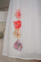 فستان ميدي كورسية مزين بأزهار بارزة