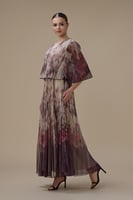 فستان طويل بليسيه لامع