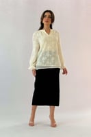 لون بيج Vبلوزة شيفون بياقة