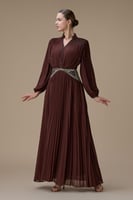 فستان طويل بني بكسرات