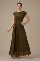 فستان طويل اخضر بتفصيلية جانبية