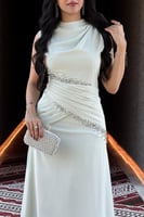 فستان ميدي بطيات عالخصر لون اخضر فاتح