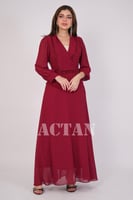 فستان طويل مزين بهدب لون عنابي