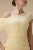 فستان ميدي أصفر بكتف واحد وتنورة غير متماثلة