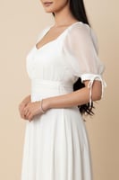 فستان أبيض ميدي ناعم