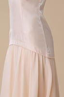 فستان ميدي مشمشي بتنورة شيفون واسعة