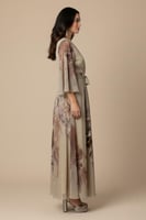 فستان بيج طويل بليسيه بطبعة ورد لون بيج